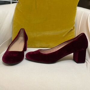 Chinese Laundry velvet, cranberry holiday heels